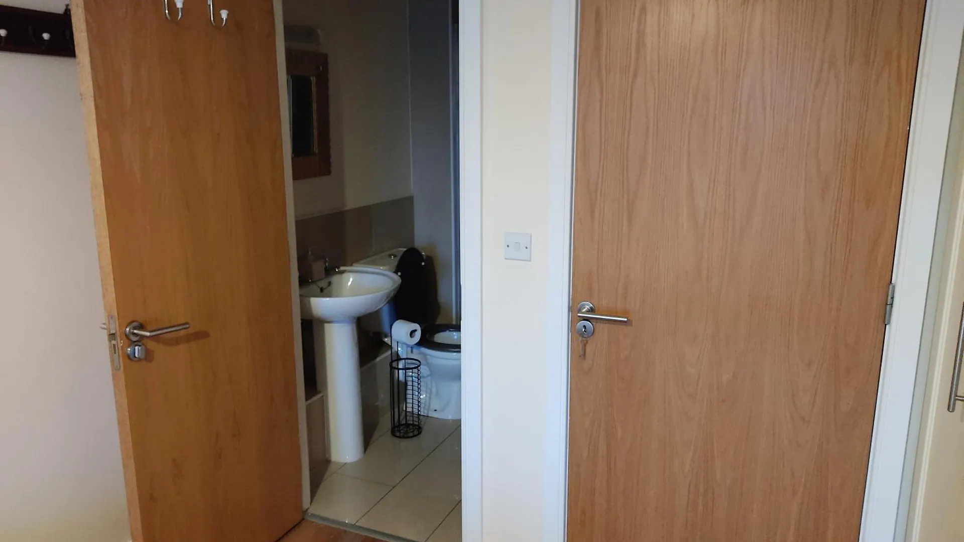 Swallows Nest - Spacious Bright Double Bedroom With Ensuite Bathroom دبلن 0*,  أيرلندا