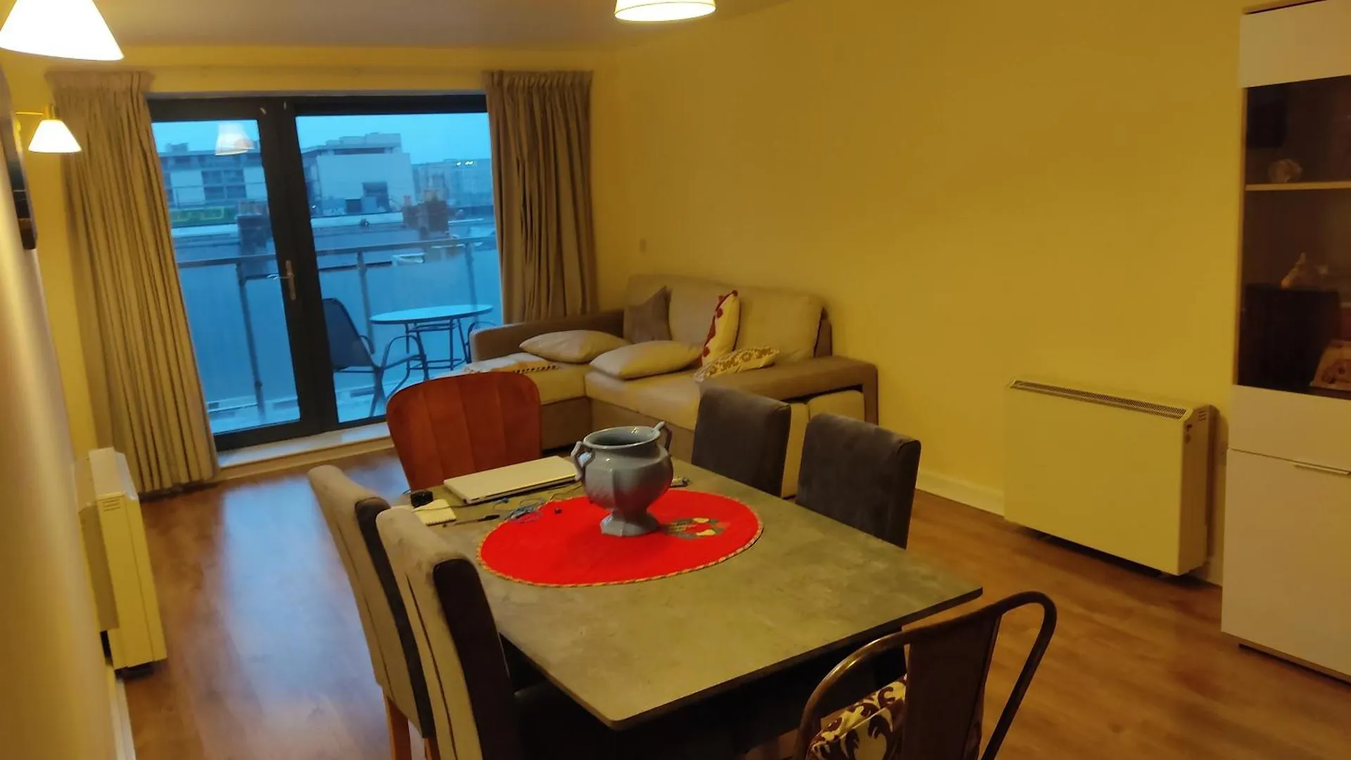 Swallows Nest - Spacious Bright Double Bedroom With Ensuite Bathroom دبلن