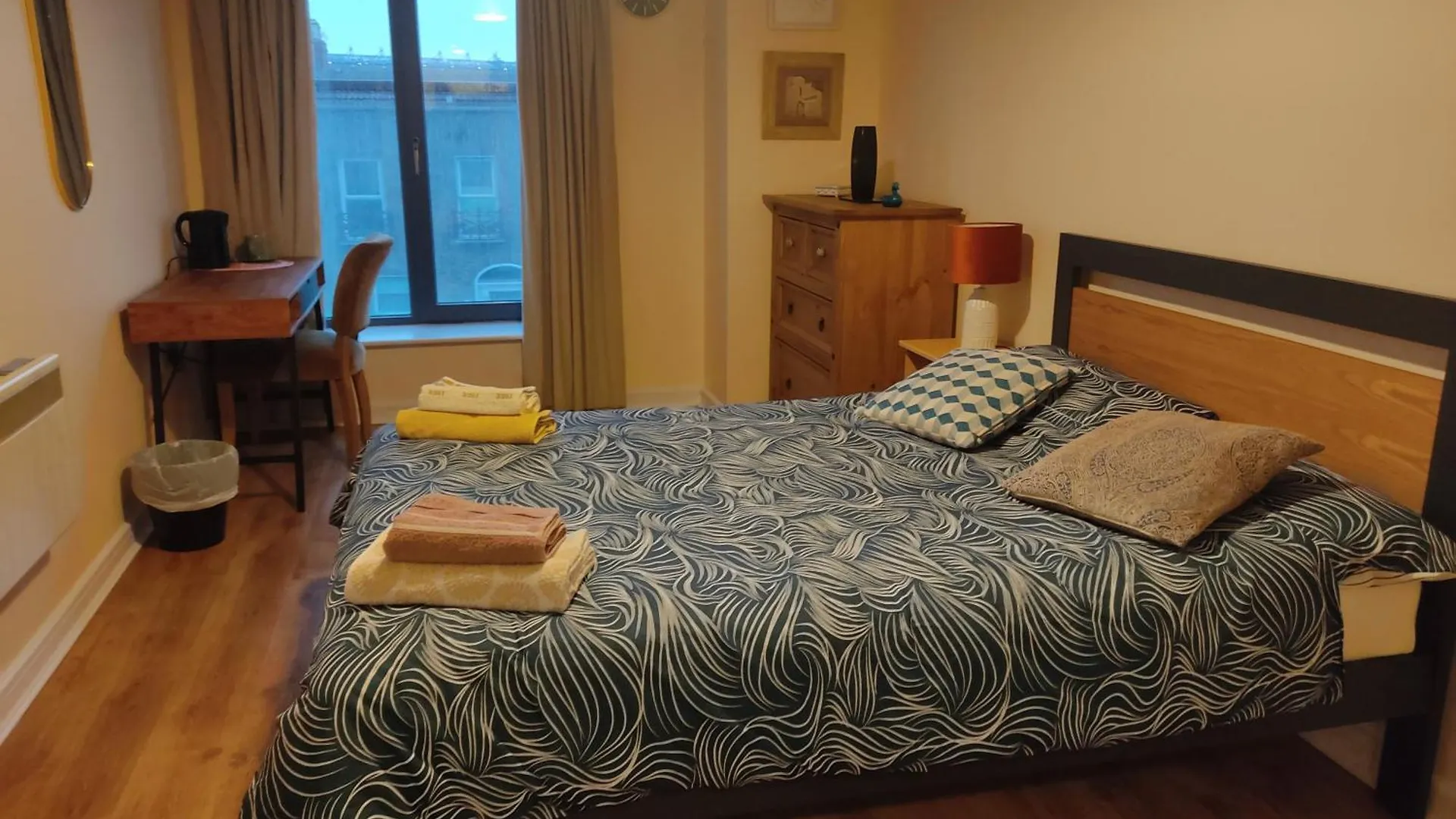 Swallows Nest - Spacious Bright Double Bedroom With Ensuite Bathroom دبلن منزل للإقامة